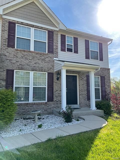 2nd image of 2305 Windsor Castle Dr