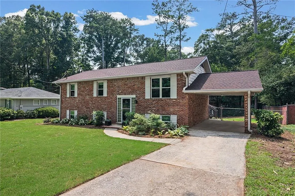 4 bed, 2.0 bath, 2160 sqft, $2,650 — Photo 3