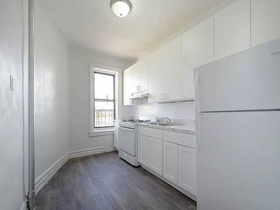 2nd image of 902 44th St APT D16