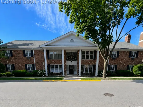 555 Townsend St APT 203, Birmingham, MI 48009