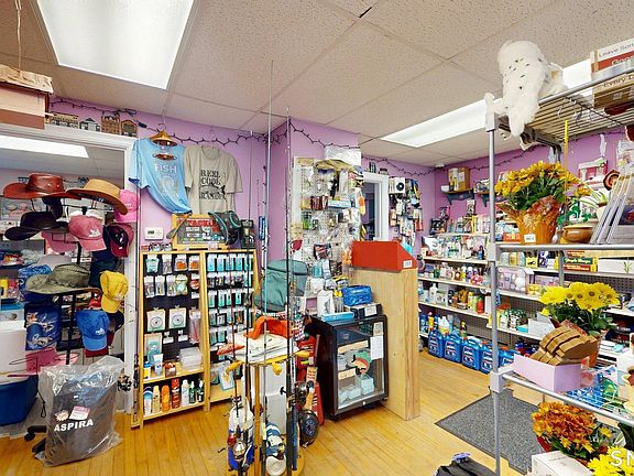 4th image of 138 Main Street