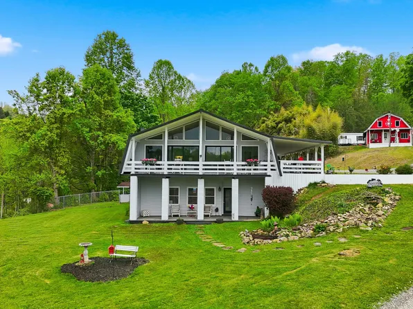 5042 Flat Gap Rd, Pound, VA 24279