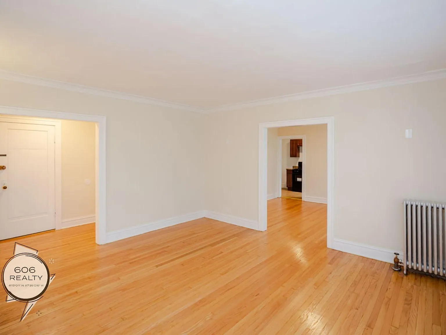 1301 N Ridgeland Ave — Photo 3