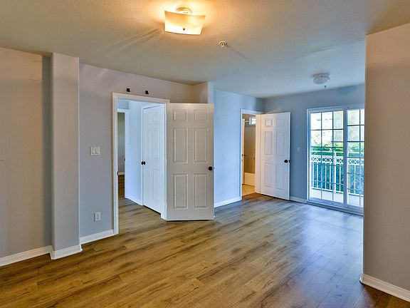 3rd image of 1927 Cloverfield Blvd APT 4