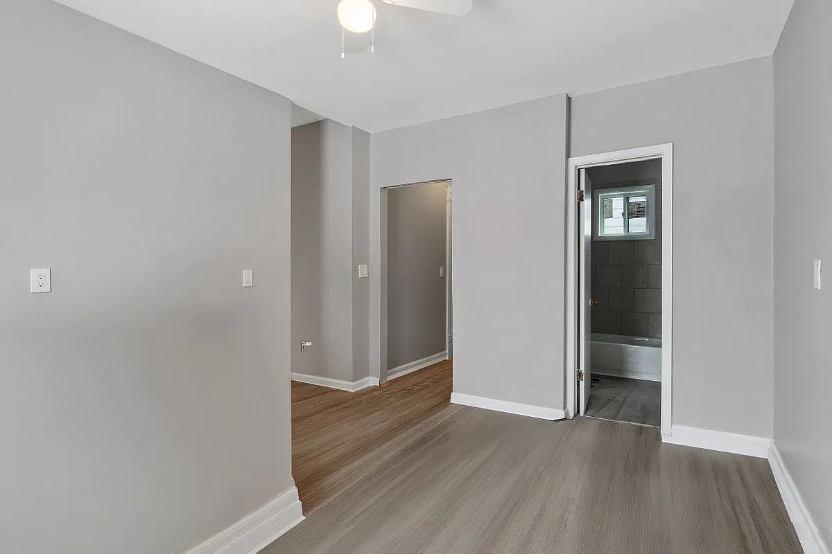 2 bed, 1.0 bath, 888 sqft, $1,400 — Photo 3