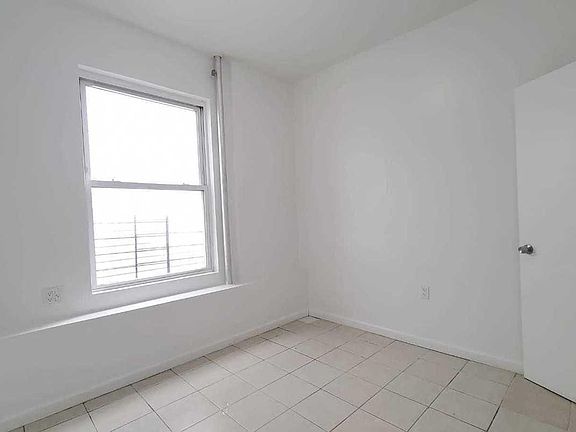 4th image of 585 E 167th St #3B