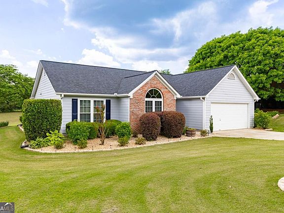 3rd image of 8860 Creekstone Pl