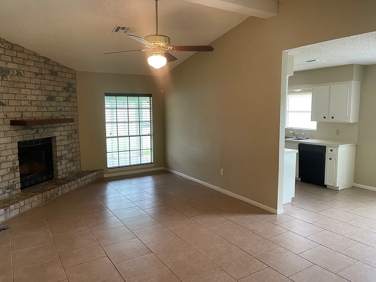 Building Photo - 702 Truk Dr