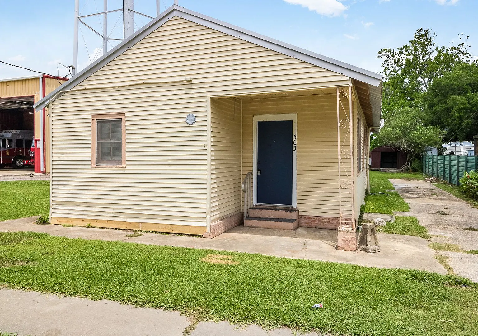 Charming 2 bedroom home in Broussard! — Photo 1