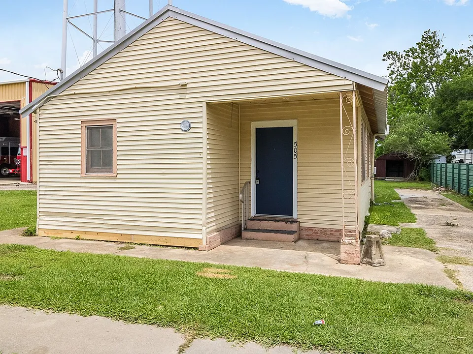 505 E Main St