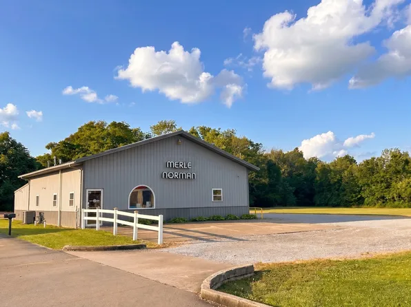 521 1/2 W North Ave, Flora, IL 62839