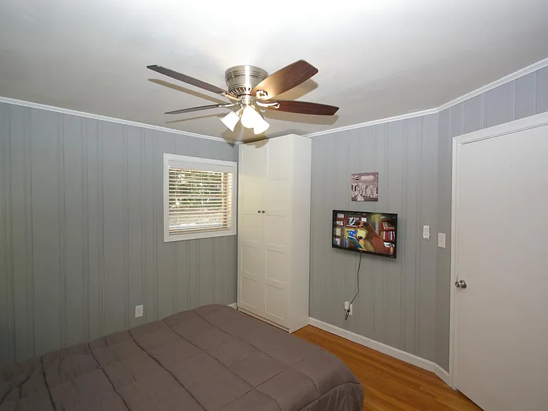 1272 Woodland Ave NE — Photo 18