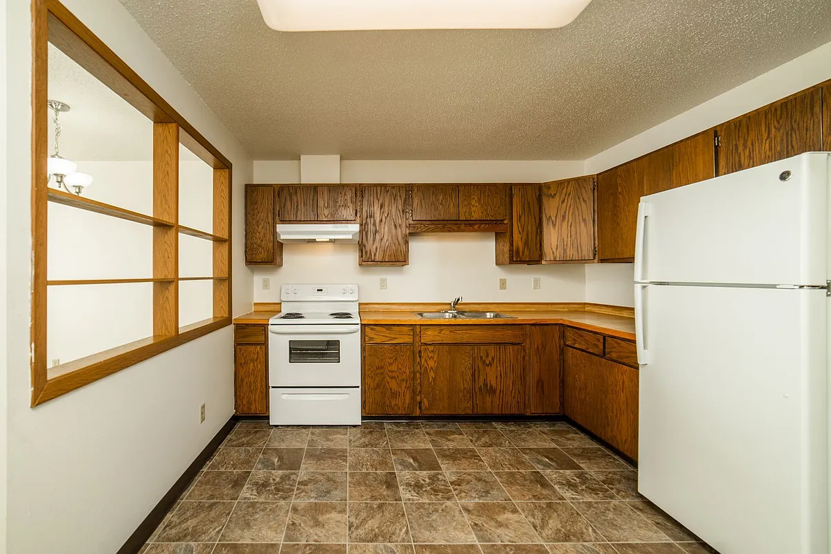 Building Photo - 1095 Westside Dr #210