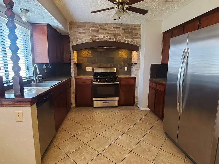 13112 Lamplight Village Ave — Photo 9
