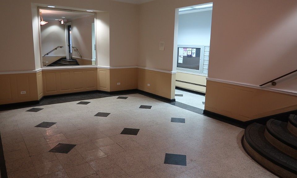 2nd image of 1209 W Sherwin Ave APT 212