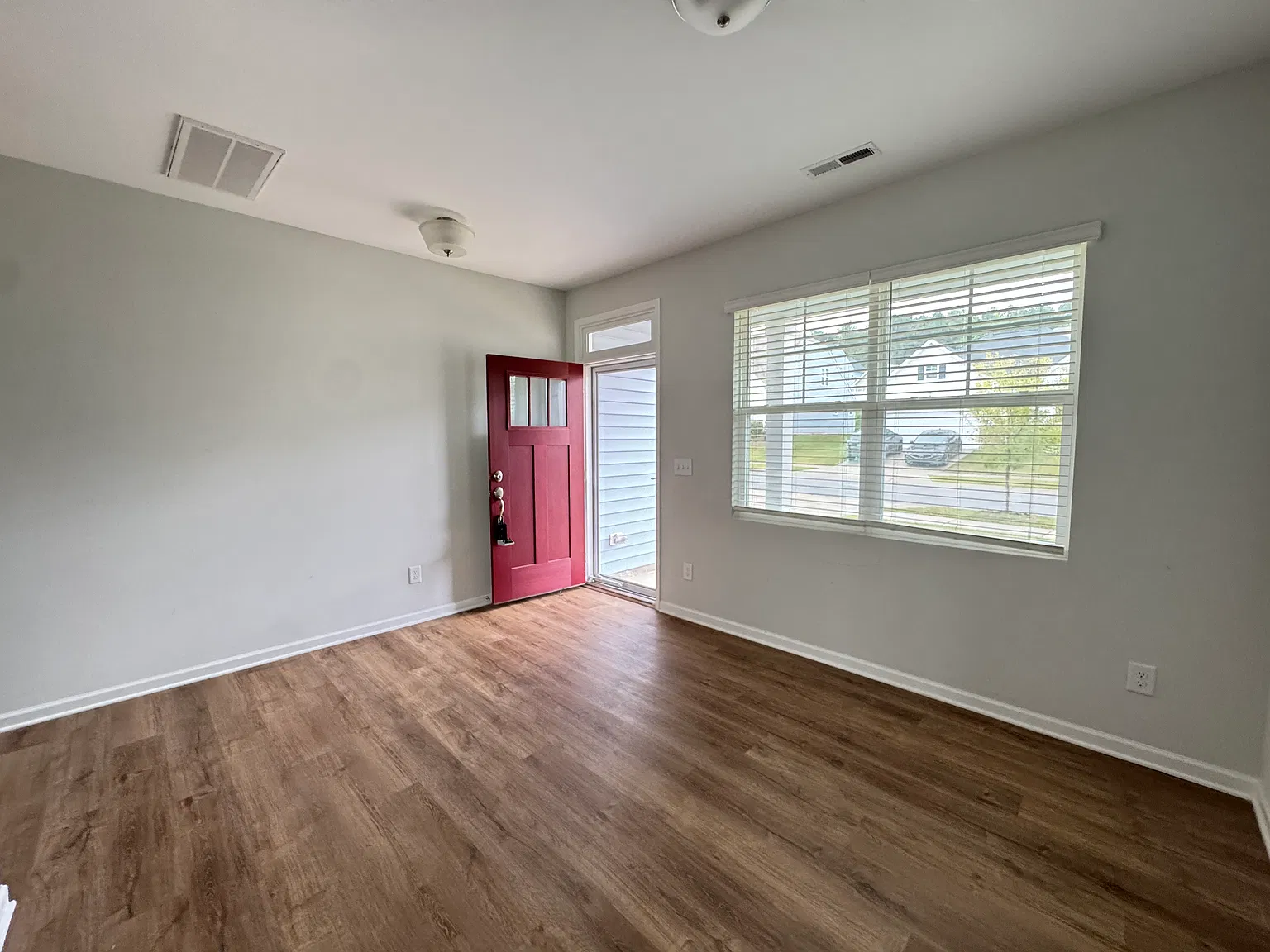 4 bed, 2.5 bath, 2029 sqft, $2,145 — Photo 3
