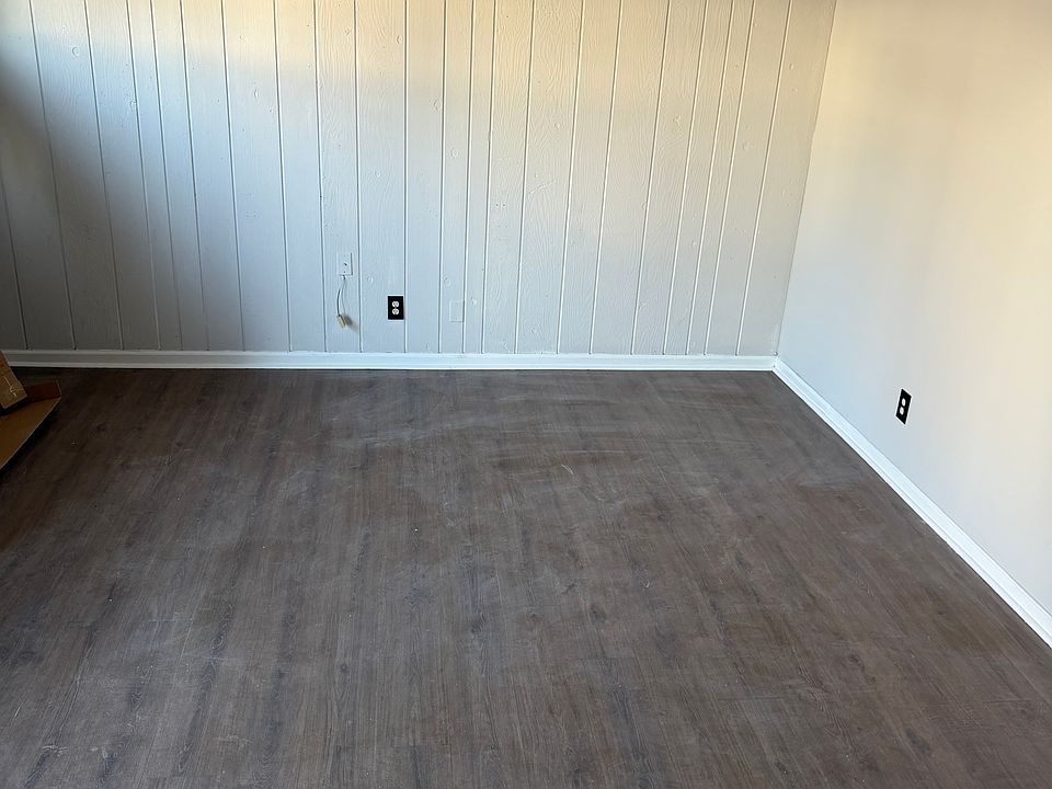 1st image of 320 Lockridge Ln #320