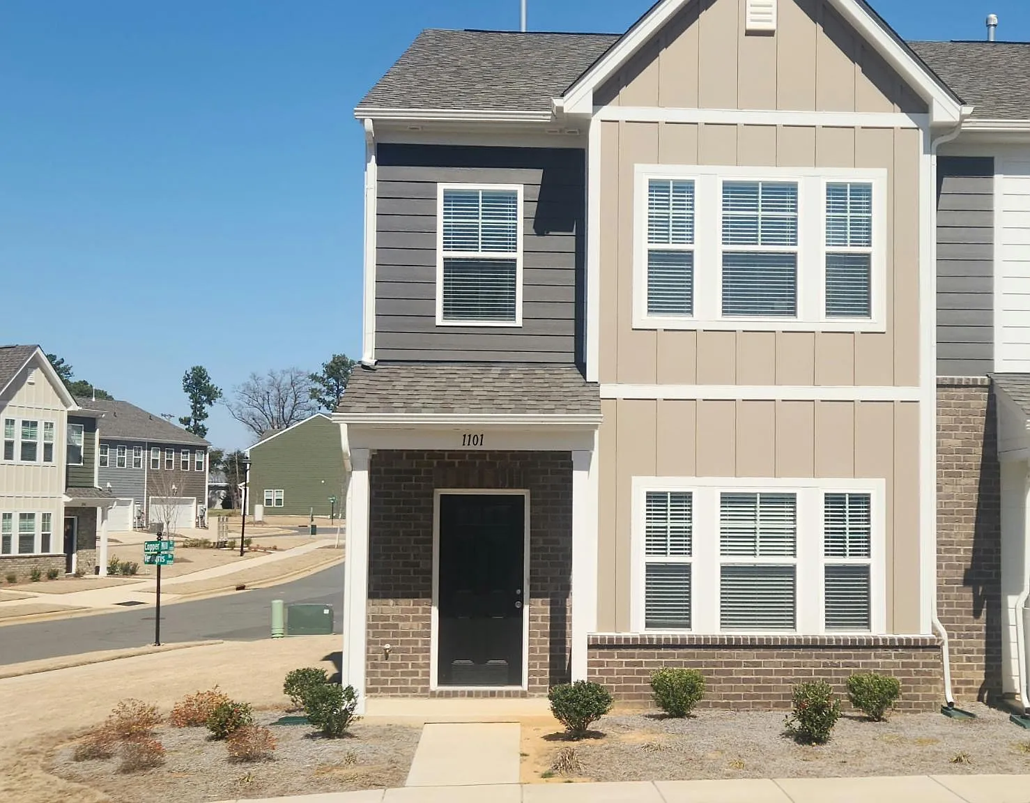 3 bed, 1704 sqft, $2,000 — Photo 1