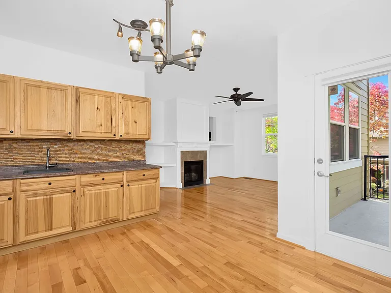 1904 16th Ln NE — Photo 7