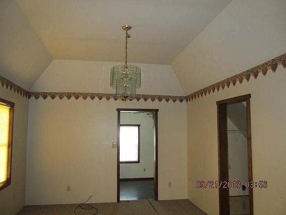 4th image of 672 E Main St