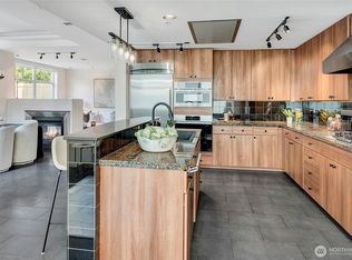 17 W Mercer St #TOWNHOUSE 7, Seattle, WA 98119