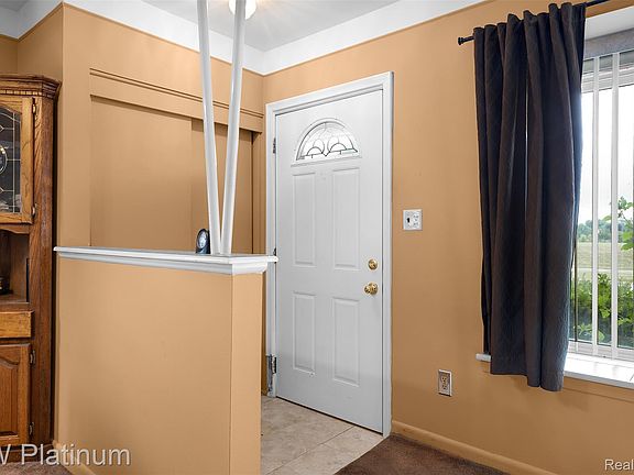 3rd image of 5043 Arden Ave