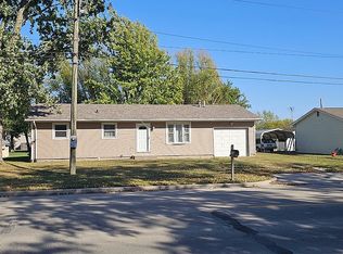 704 S Saint John St, Bethany, IL 61914