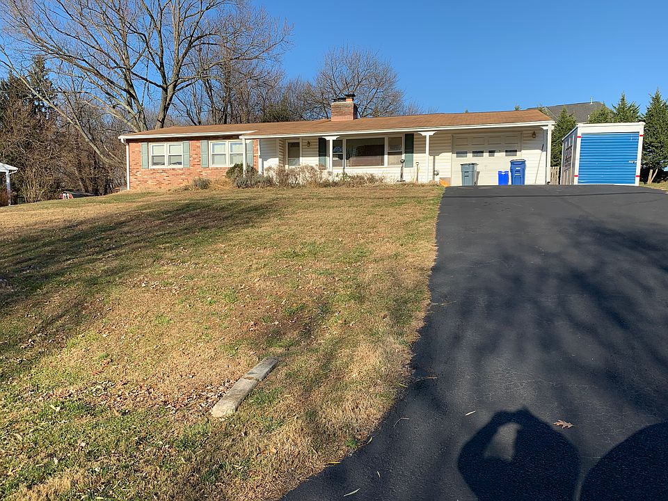 Large sloped front yard!