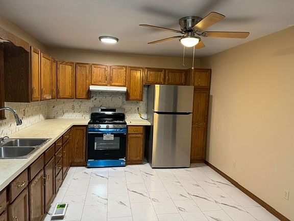 3rd image of 442 Clifton Dr NE