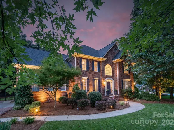 2121 Flagstick Dr, Matthews, NC 28104