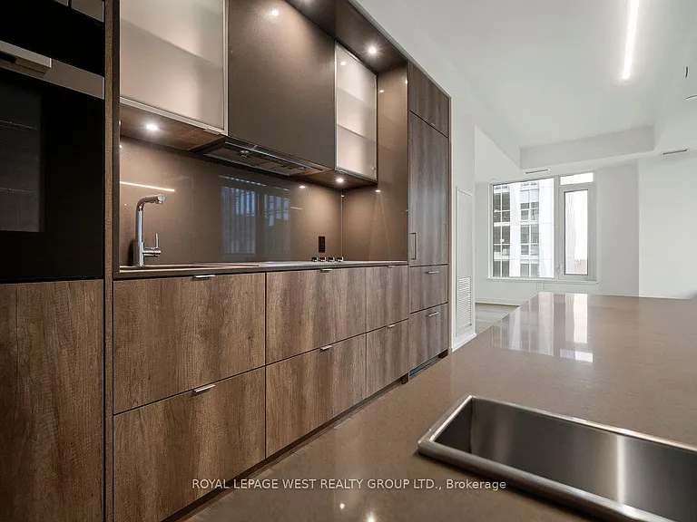 11 Yorkville Ave #1310 — Photo 17