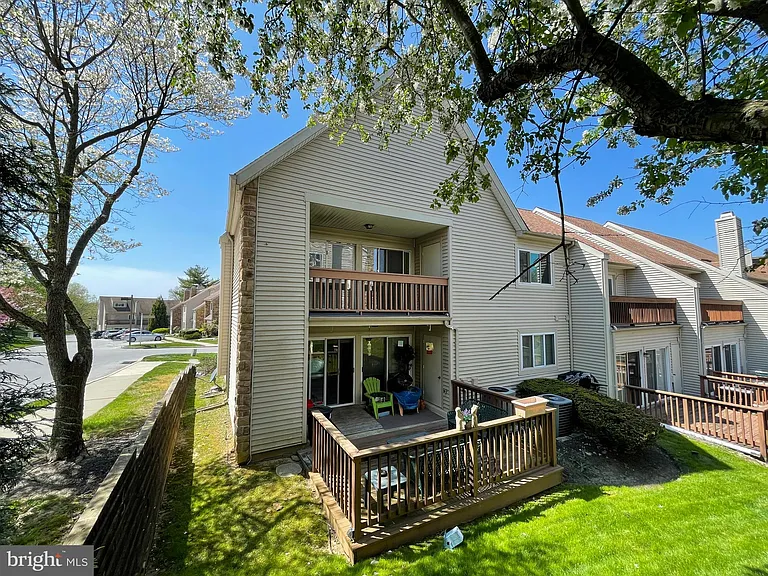 245 Carriage Ct #245 — Photo 42