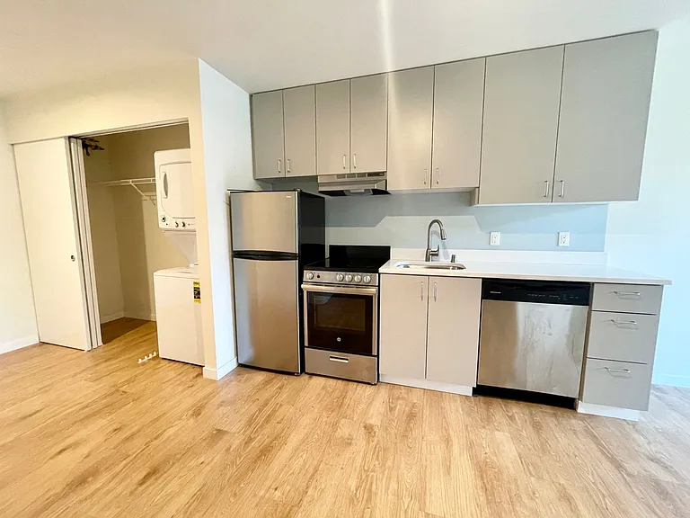 Bayview West Apartments — Photo 12