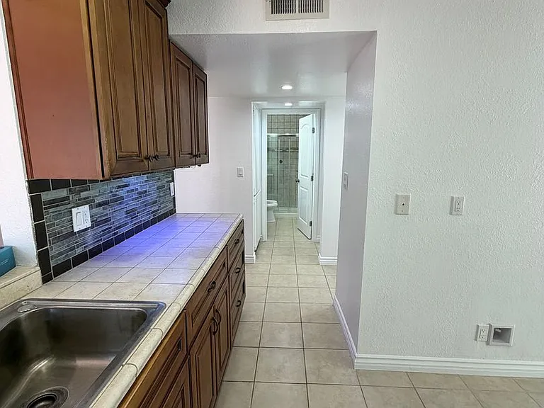 453 Ivy St — Photo 58