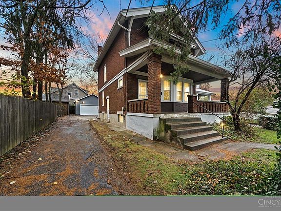 3rd image of 3092 Losantiville Ave