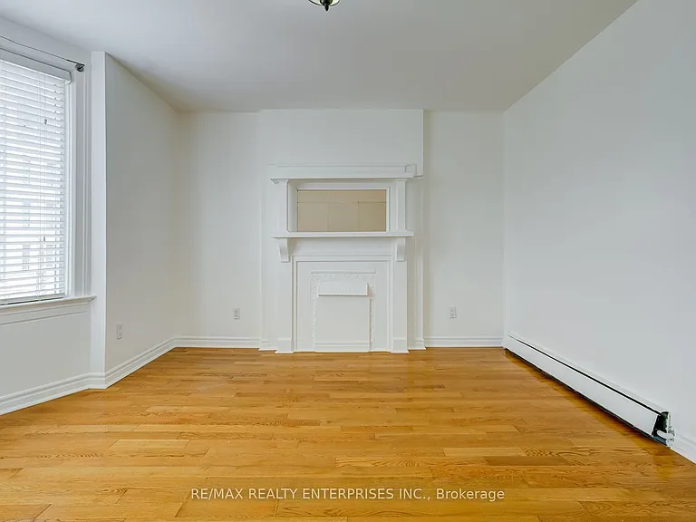 488 Logan Ave — Photo 5