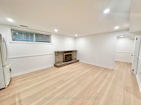 2nd image of 41 Fleetwell Ct #Basement
