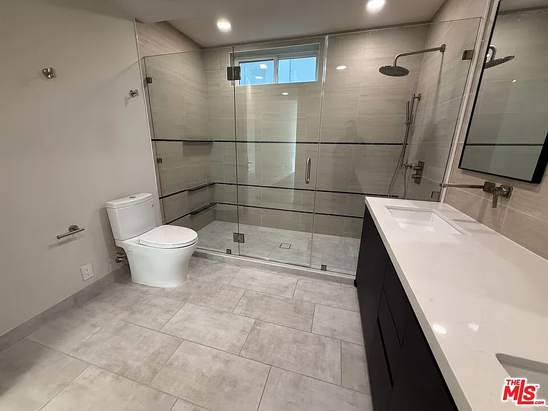 505 S Barrington Ave #106 — Photo 5