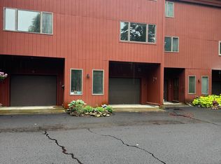 11 Robin Way, Brattleboro, VT 05301