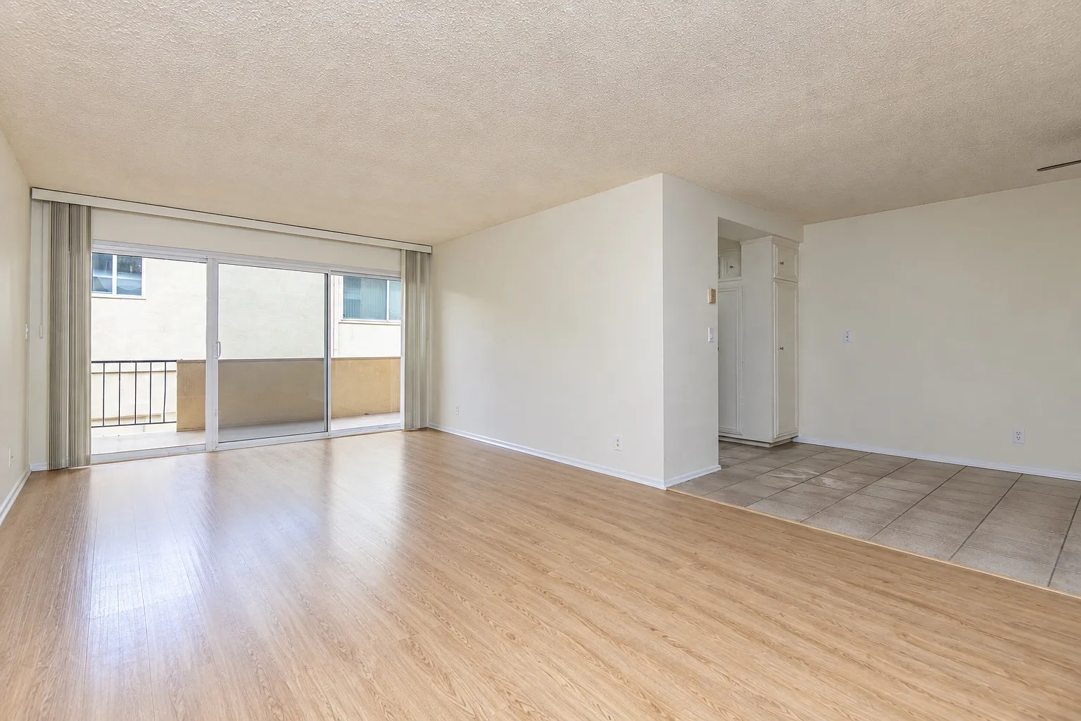 8225 Manitoba St — Photo 3