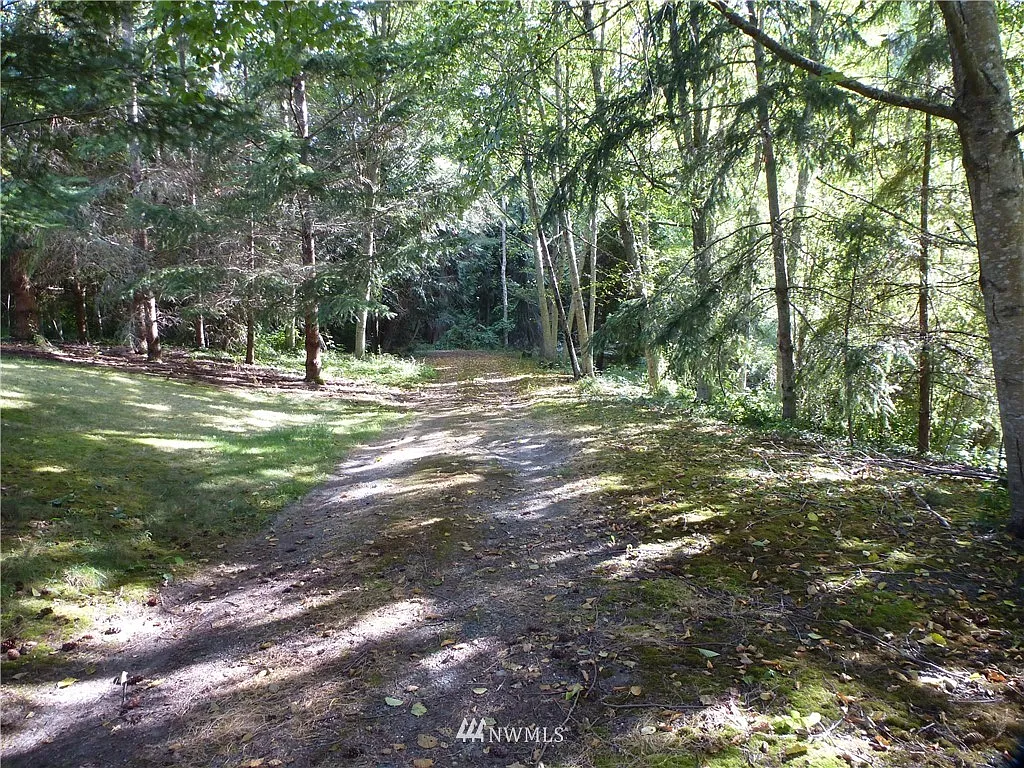 16623 SneeOosh Road photo 1