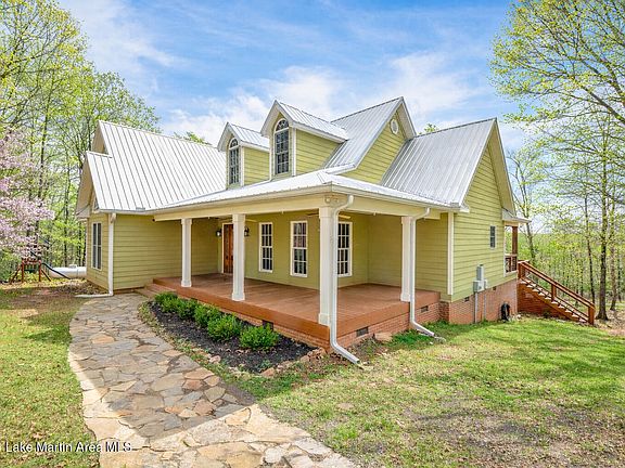 3rd image of 52 Carla Dr