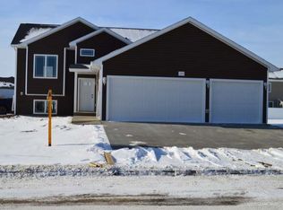 3218 Dortmund Dr, Bismarck, ND 58503