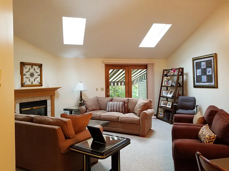 4285 Tisbury Ln — Photo 3