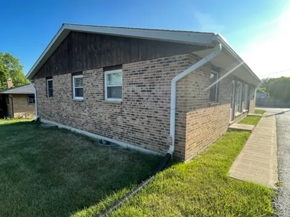 2620 Hermon Ave, Zion, IL 60099