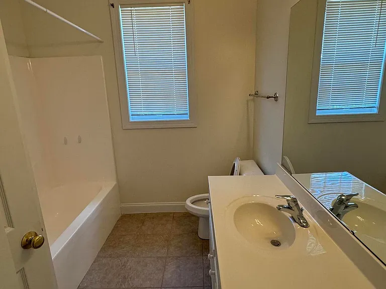 1052 Stonebridge Ln — Photo 13