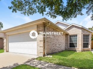 1104 Maplewood Ln, Crowley, TX 76036