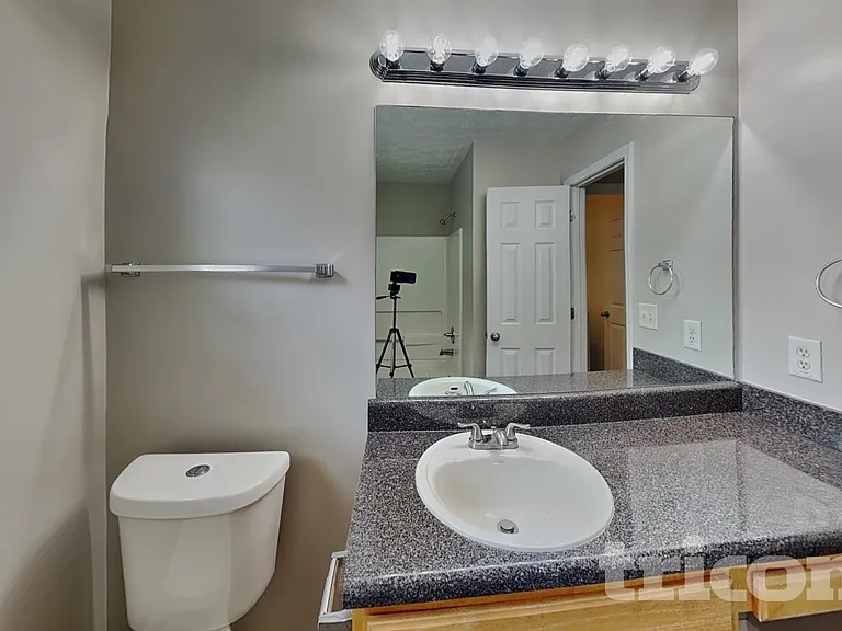 9598 Lakeview Cir — Photo 13