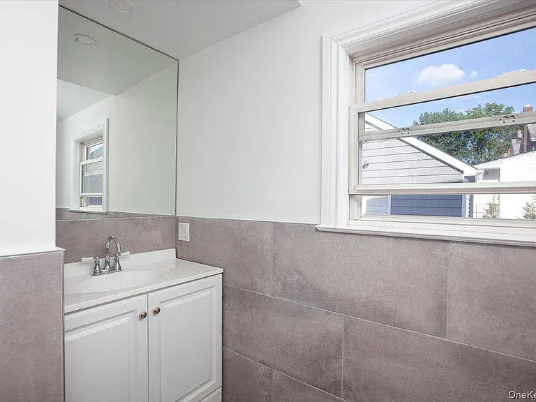 310 Columbus Pkwy — Photo 10