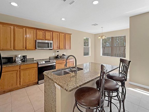 4th image of 391 Gazetta Way